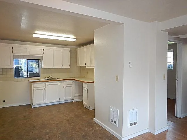 2428 E Grand Ave #4 — Photo 6