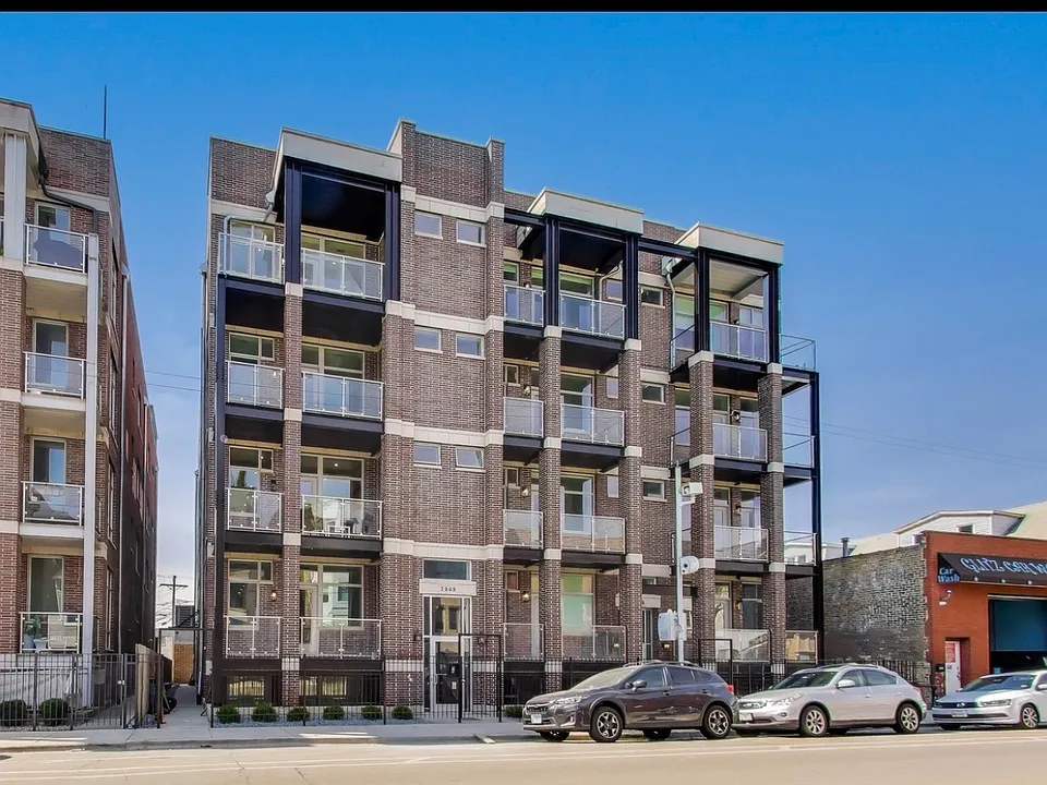 2450 N Clybourn Ave #4S