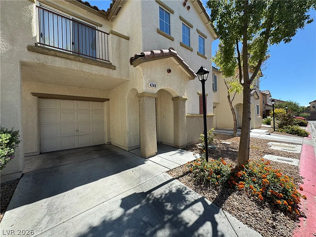 3 bed, 2.5 bath, 1279 sqft, $1,750 — Photo 2
