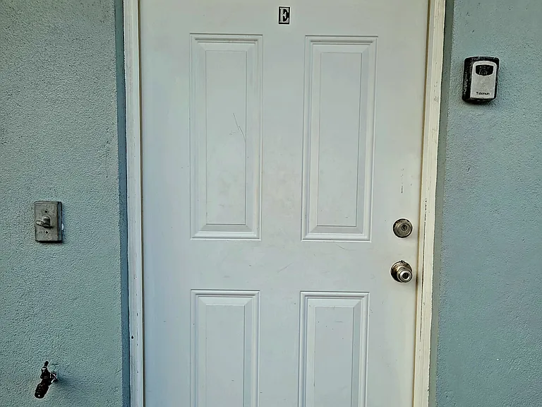 1555 Pahulu St E — Photo 3