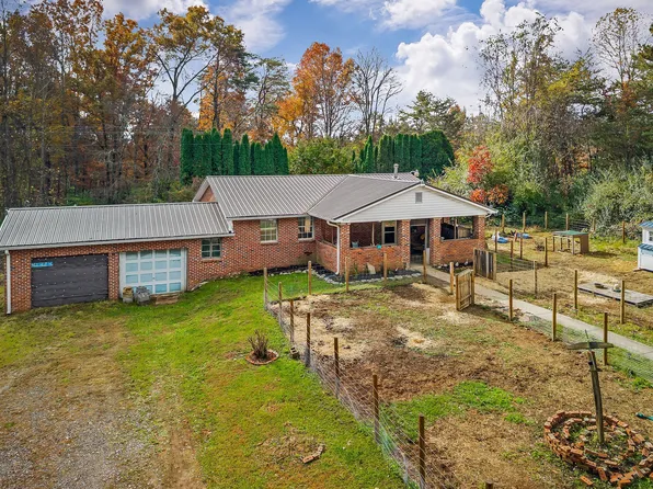 345 J W Farris Dr, Sparta, TN 38583