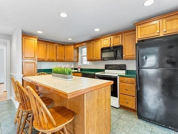 5th image of 273 River St