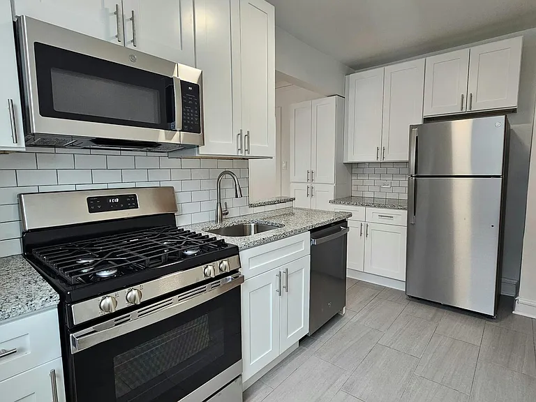 7005 N Ridge Blvd #2W — Photo 1