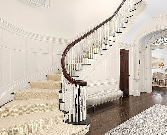 3rd image of 122 E 38th St #Townhouse