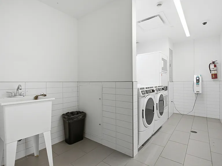 200 Montague St #15E — Photo 14