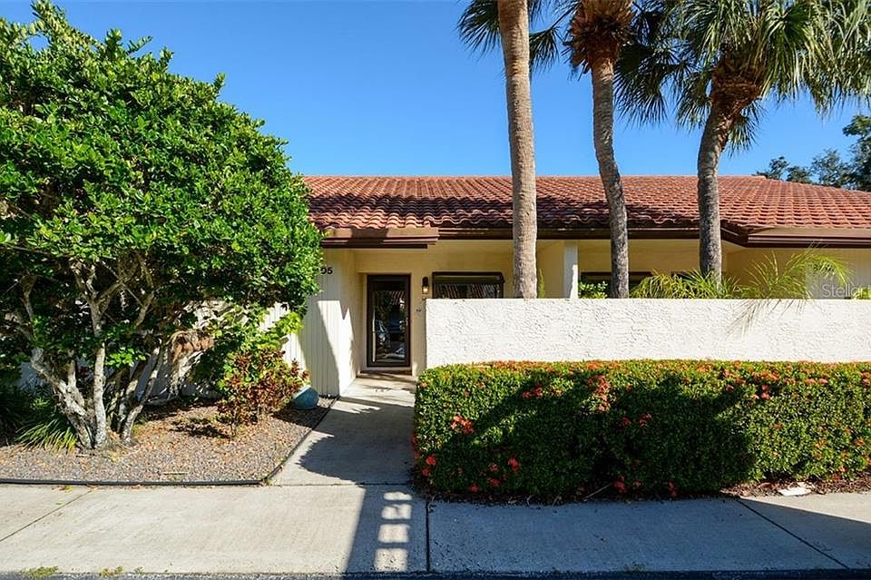 1st image of 8405 Gardens Cir