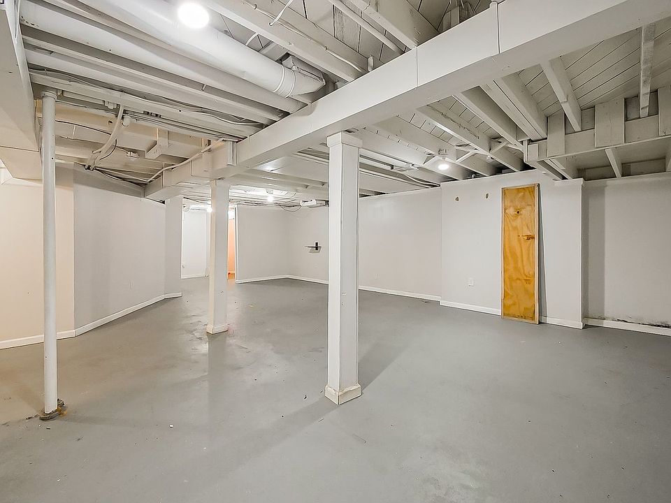 477 Moore St, photo 21