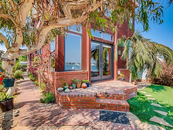 5th image of 3834 Bayside Walk