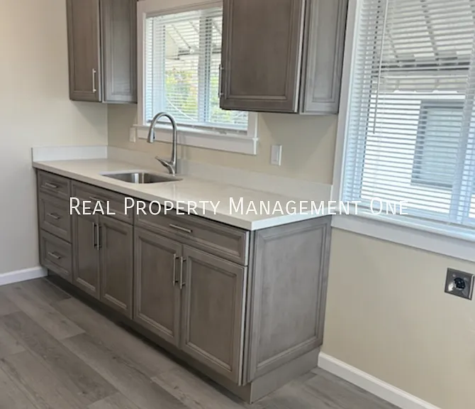 2431 8th St #4 — Photo 3