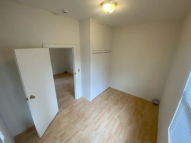 1420 E 33rd St — Photo 13