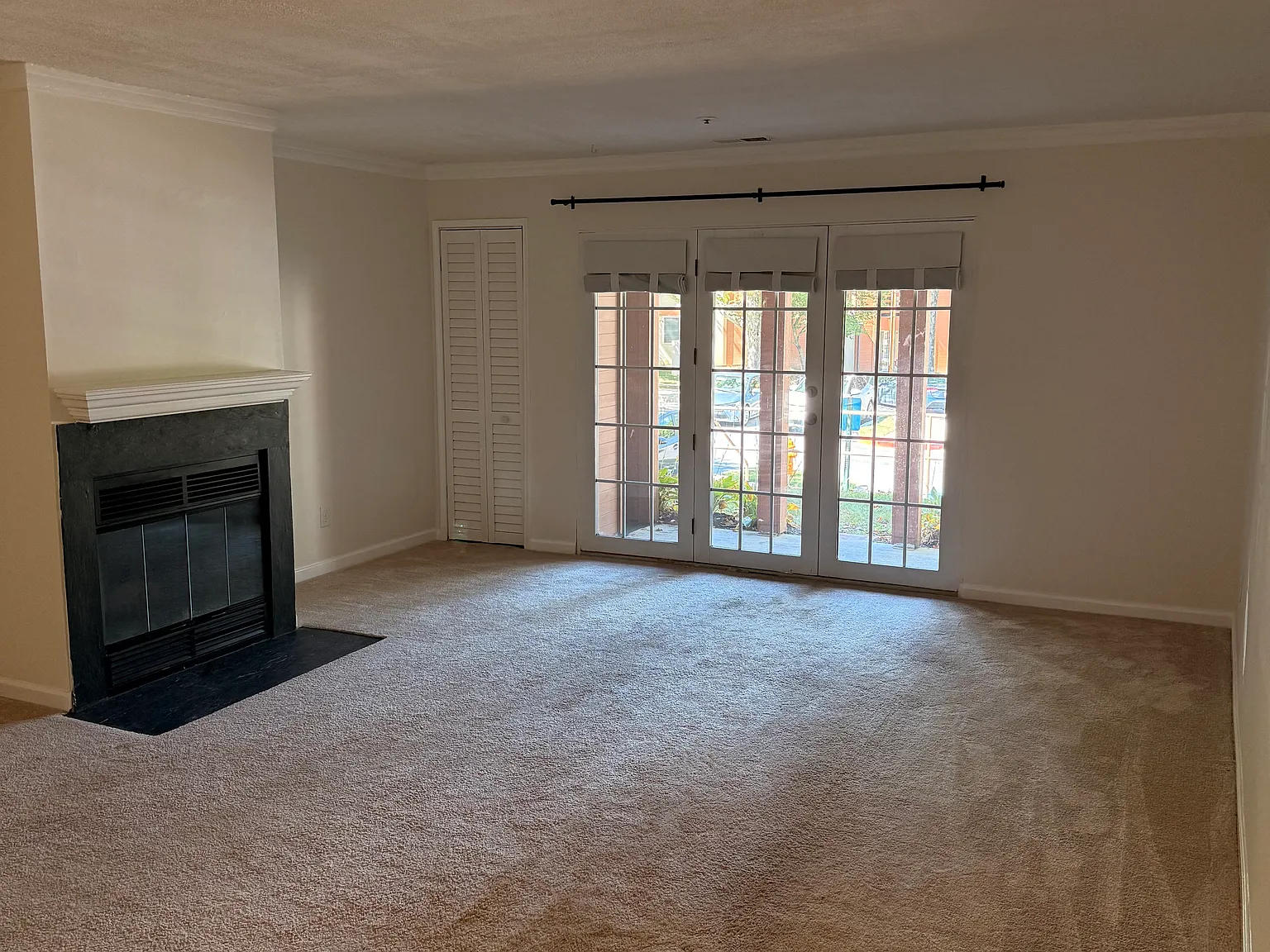 1 bed, 884 sqft, $1,600 — Photo 2