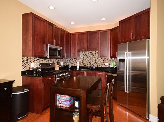 4th image of 4150 N Kenmore Ave #201