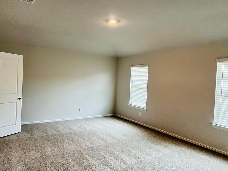 412 Alva St — Photo 16