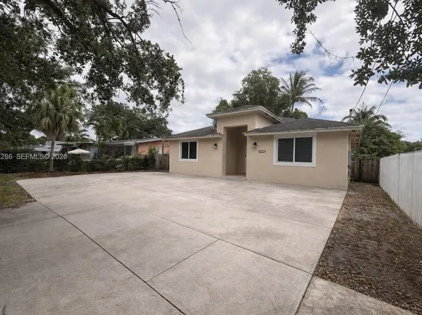 3166 NW 170th St, Miami Gardens, FL 33056