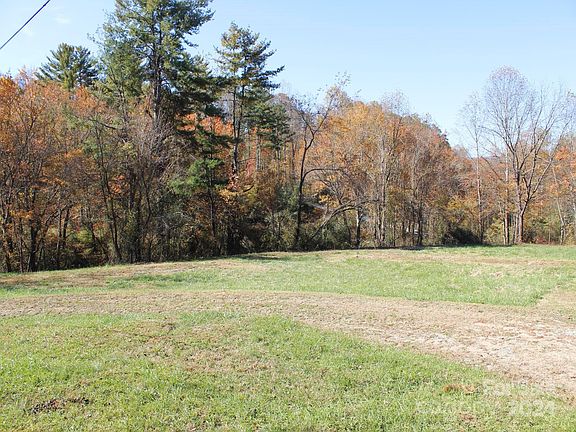 3rd image of 105-115 Old Farm Cir #B