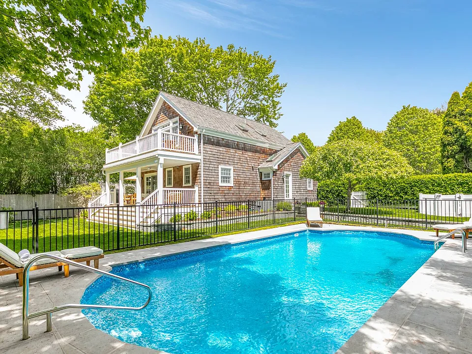 24 Stratton Sq
