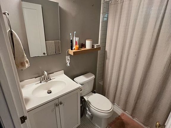 5th image of 821-823 Fremont St #821