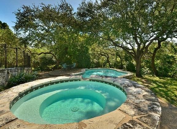 3rd image of 306 McConnell Dr