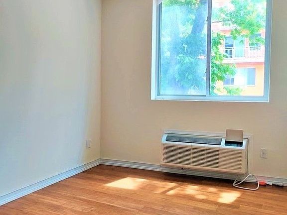 4th image of 82-76 116th St #100