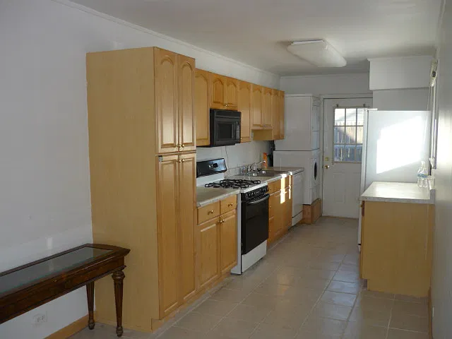 3 bed, 920 sqft, $2,550 — Photo 2