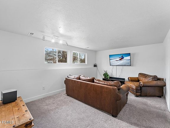 5th image of 849 N Starcrest Dr