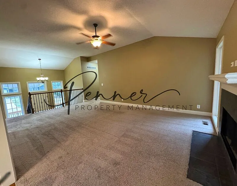 3 bed, 3.0 bath, 2301 sqft, $2,050 — Photo 4