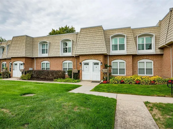 175 Main Avenue #135, Wheatley Heights, NY 11798