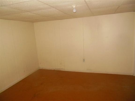 3rd image of 10319 Ross Cir