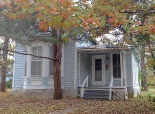 515 S 6th St, Osage City, KS 66523