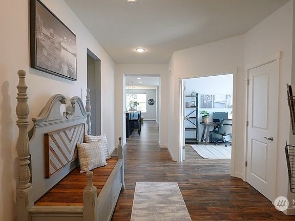 3rd image of 13821 Parkview Drive E