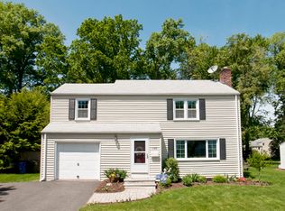 122 Haynes Rd, West Hartford, CT 06117