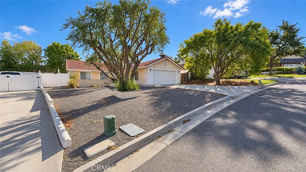 3 bed, 1473 sqft, $2,900 — Photo 2