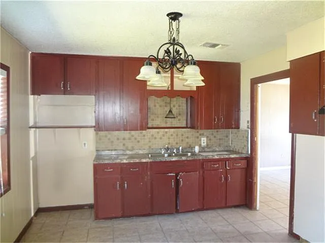3 bed, 1240 sqft, $1,900 — Photo 4