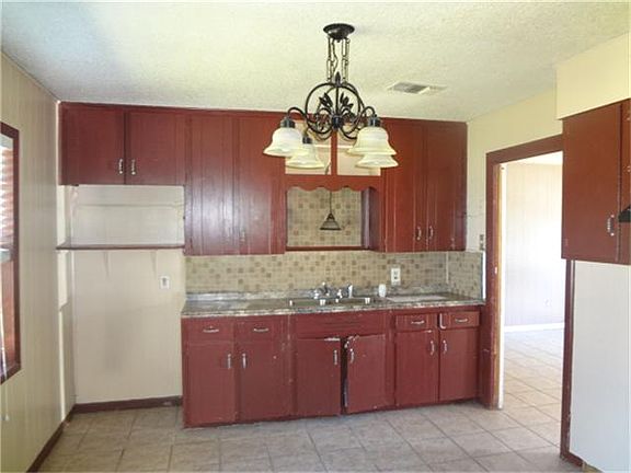 4th image of 3018 Robinson Blvd