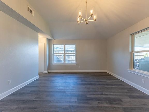 5th image of 2544 Jeanne St
