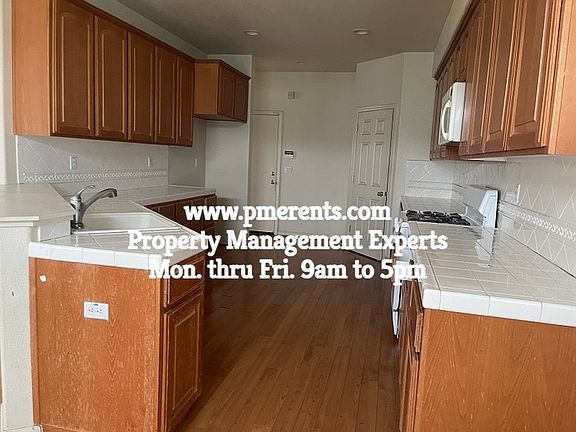3rd image of 4212 Red Oak Ln