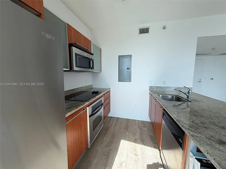 185 SW 7th St #3200 — Photo 6