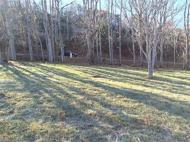 2nd image of 14 Old Lafayette Ln