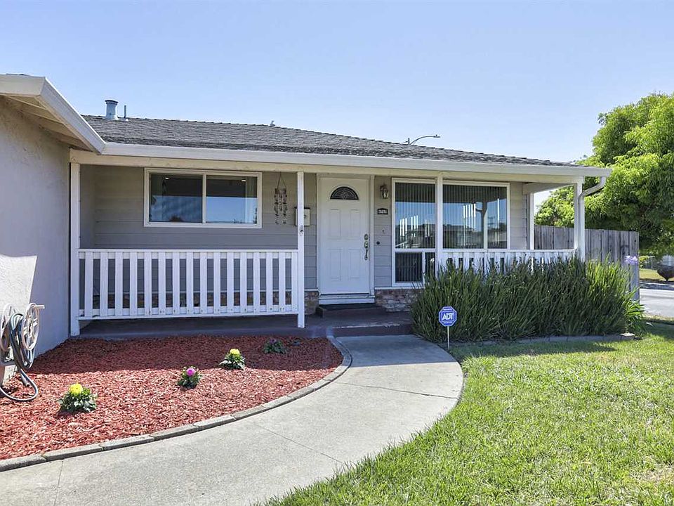 2nd image of 4767 Boles Ct