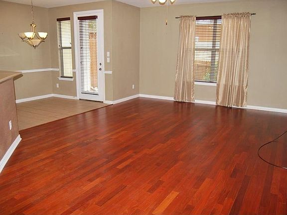 2nd image of 804 Apple Hill Dr