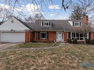 2129 Emkay Dr, Ottawa Hills, OH 43606