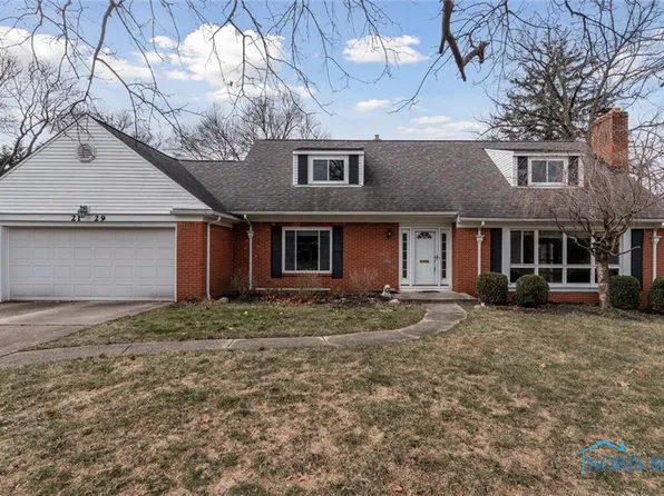 2129 Emkay Dr, Ottawa Hills, OH 43606