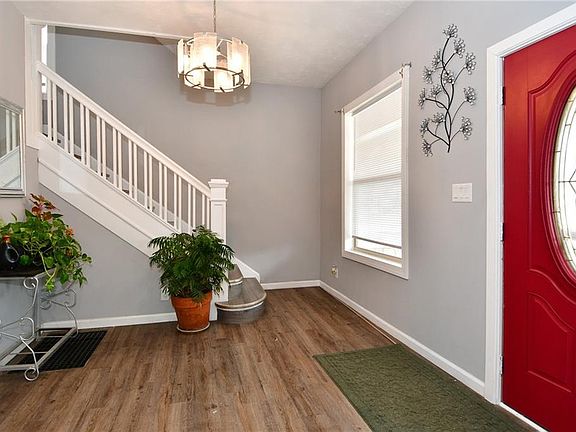 2nd image of 644 N Oakland Ave