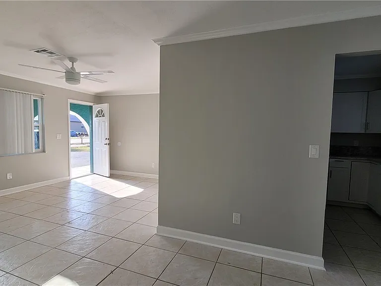 4402 Santa Barbara Blvd — Photo 17