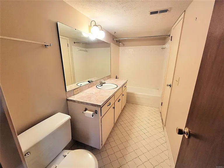 4046 Camellia Dr #1 — Photo 10