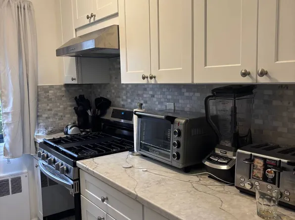 57-12 246th Cres, Little Neck, NY 11362