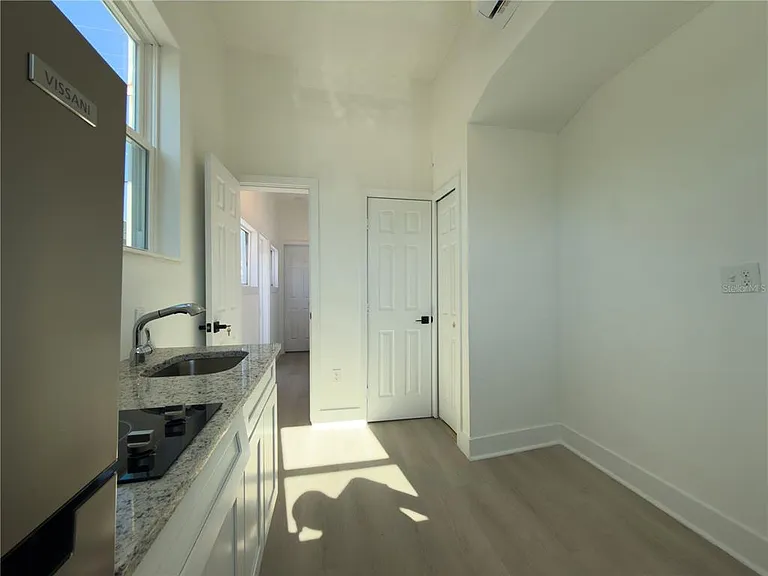 401 E Columbus Dr #3 — Photo 3