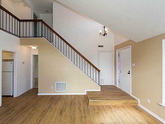 4th image of 1436 Lake Christopher Dr