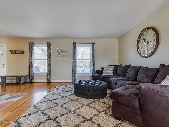 4th image of 337 Somerset Dr