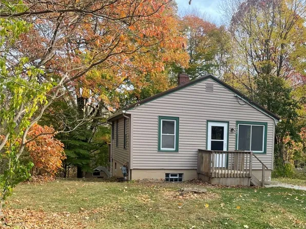 6468 Hill St, Ravenna, OH 44266